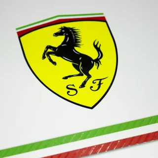 Libreta Argollada Tapa Dura  80 Hojas 1 Linea Ferrari - Logo Fondo Blanco