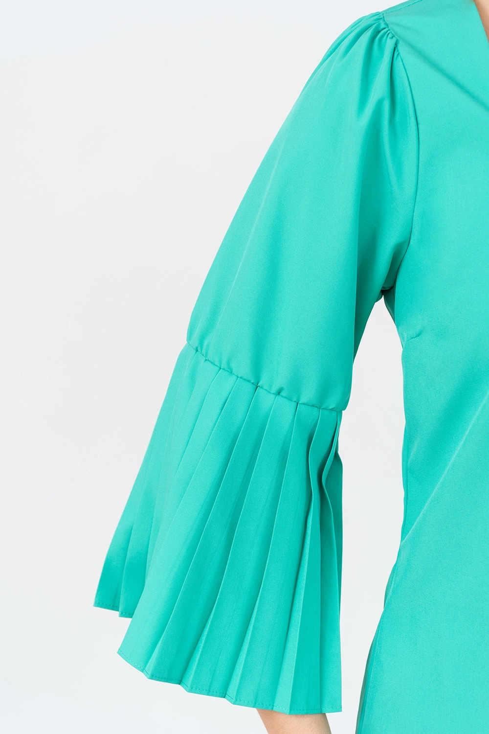 Blusa maga 3/4 plisada escote cuadrado. Verde esmeralda talla 10